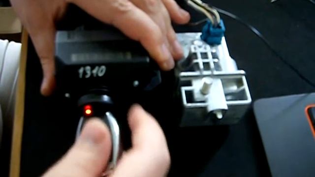 Програмирование нового ключа и защелки 204 мерседеса смотреть онлайн