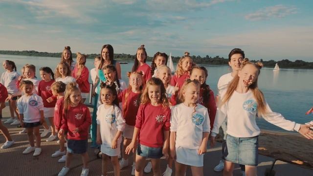 Дина Гарипова и Хор Академии Игоря Крутого - Во имя любви (Премьера, 2018) смотреть онлайн