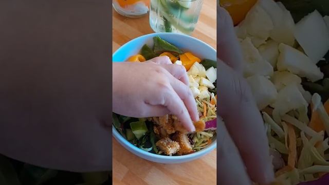 350 Calorie Lazy Salad No cook Morning Star Veggie Chik Patties Weightloss Diet Defecit Easy Fast смотреть онлайн