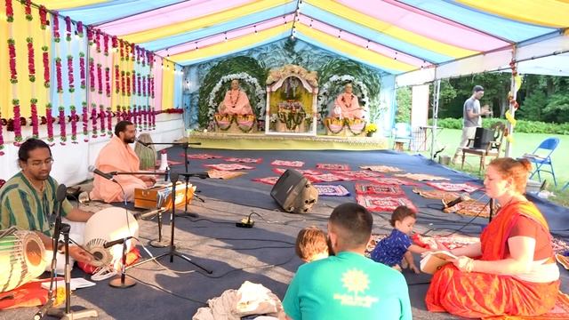 Kheturi Kirtan Festival 2021 - Day 3 - Tulasi Priti Dasi - Gauranga Tumi More смотреть онлайн