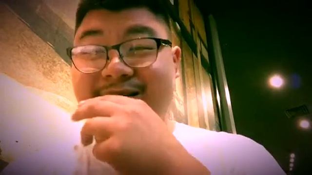 Taste testing the Zombie Frap from Starbucks смотреть онлайн