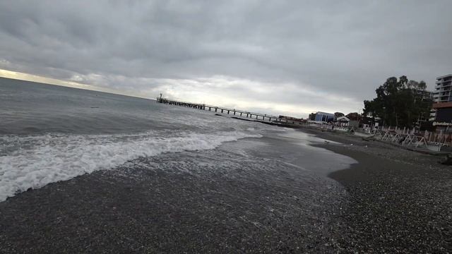 Адлер. Дождь. Стало прохладно. Набережная .. смотреть онлайн