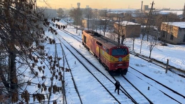 Маневры дизельных тепловозов в депо станции Бишкек-1 | Киргизия смотреть онлайн