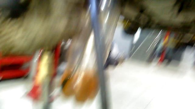 Залив масла в мкпп с помощью компрессора и пластиковой бутылки методом вытеснения смотреть онлайн