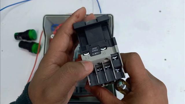 Distribution Smart MCB Box के कनेक्शन सीखिए WiFi MCB, WiFi Energy Meter और Induction Motor के साथ смотреть онлайн