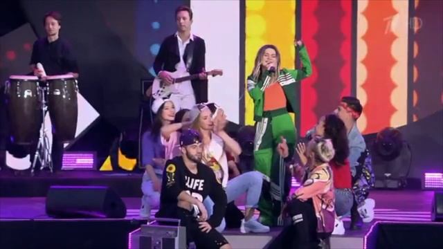 Дина Гарипова - Удивительный (feat. Street Jazz) смотреть онлайн