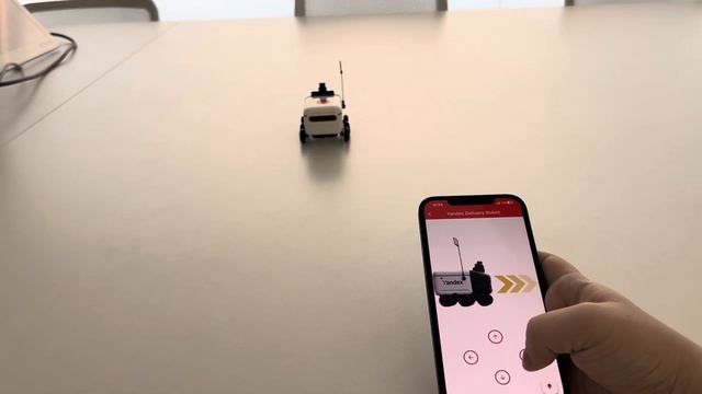 Управление игрушечным роботом-доставщиком от Яндекса с помощью мобильного приложения