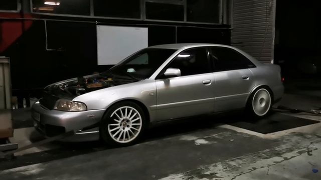 Audi A4 1.8T RWD смотреть онлайн