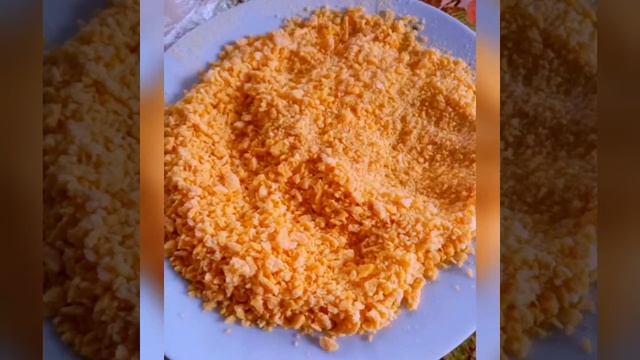 "ПАЛЬЧИКИ" ИЗ КУРИНОГО ФИЛЕ В КУКУРУЗНЫХ ХЛОПЬЯХ смотреть онлайн