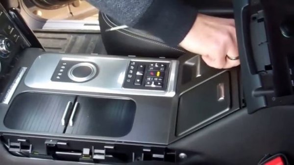 How to strip down the center console / gear selector on Range Rover L322 2010