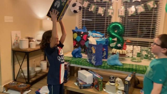 Lennon is 8! смотреть онлайн