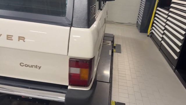 1995 Range Rover exterior walk and under carpet смотреть онлайн