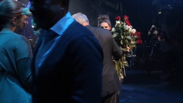 Дина Гарипова: нескончаемые цветы от зрителей на концерте в "Градский Холл" смотреть онлайн