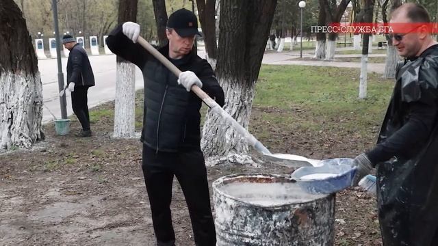 Как вице-мэр Брянска Антошин толок воду в ступе на субботнике