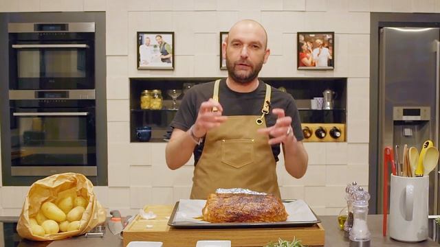 Carré di vitello al forno con patate: la ricetta facile dello chef Stefano De Gregorio | Sfizioso.i смотреть онлайн