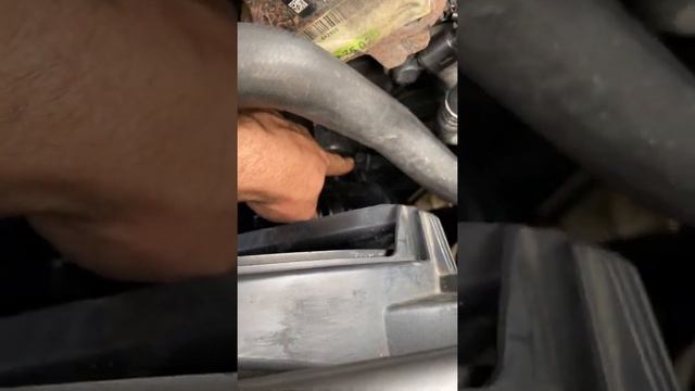 Tensioner | Drivebelt broken on Mercedes S Class 2007 смотреть онлайн