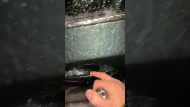 Видео для тех у кого также как у меня примерзла дверь надеюсь вам тоже поможет смотреть онлайн