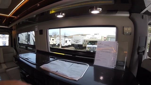 2018 SS Agile Roadtrek - Gloss Custom Cabinetry With Extra Storage смотреть онлайн