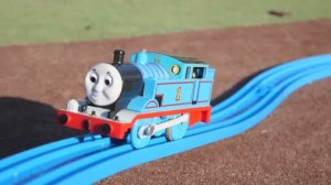 Друзья паровозика Томаса ☆ Знакомимся с друзьями Томаса! Железная догора для детей!