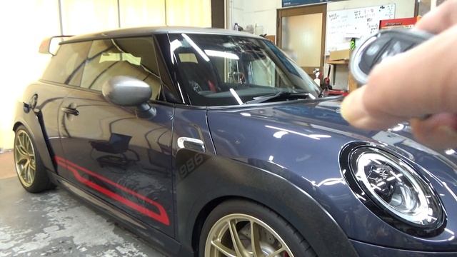 MINI JCW GP電動格納ドアミラー取り付け③ смотреть онлайн