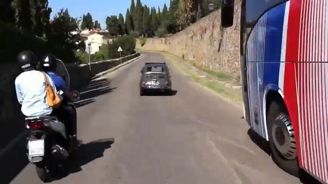 Fiat 500 Tour Around Florence смотреть онлайн