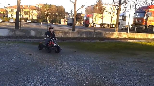 Leo e il miniquad elettrico eco Cobra 800w смотреть онлайн