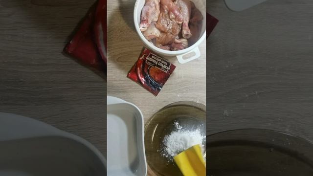 Острая курочка, картошка по деревенски и чесночный соус) #еда #готовка #непп #домашнийфастфуд смотреть онлайн