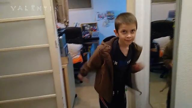 ВЛОГ Фокус Прохождение сквозь стену Мистер Валентин как Копперфильд Focus Passing through the wall смотреть онлайн