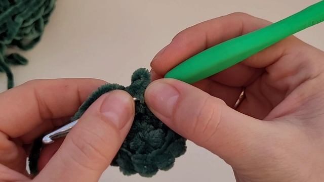 КАК РАСПУСТИТЬ ПЛЮШЕВУЮ ПРЯЖУ смотреть онлайн