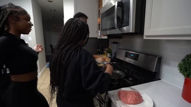 Throw Down Thursday🍽️....Mirah's friend COOK'S for Jay🥰 смотреть онлайн
