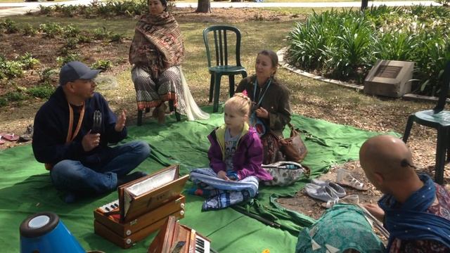 Shashikala Devi Dasi Chants Hare Krishna at UF Krishna Lunch on Gaura Purnima смотреть онлайн