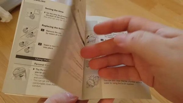 Philips Smarttouch-XL HQ9100 Electric Shaver Instructions Manual