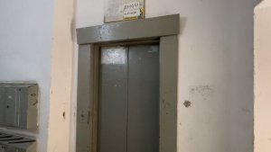 Обычная 111-83! Лифт МЛЗ 1990, по адресу: Улица Космонавтов, 27.