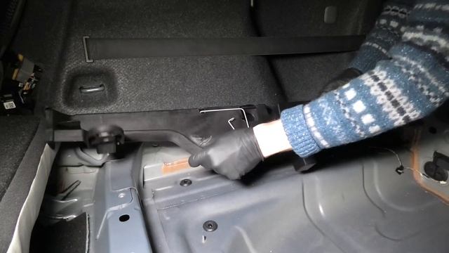 Volvo XC40 (2019-2025): How To Remove Rear Trim Panels In The XC40?