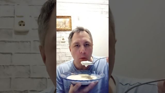 ASMR. КУШАЮ МАННУЮ КАШУ смотреть онлайн