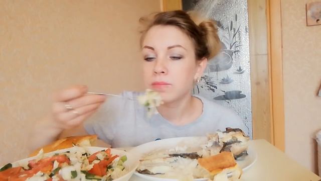 МУКБАНГ, РЫБА ХЕК, САЛАТ ОВОЩНОЙ, смотреть онлайн