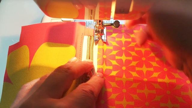 How to Sew Mini, Midi, Maxi, Moe (Lined Zipper Pouches) смотреть онлайн