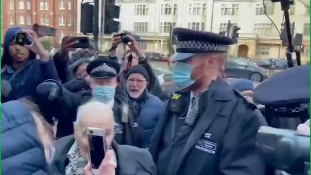 Наш Мерч со Свинкой Пепой, борьба с англицизмами, пранк "Труд освобождает", день балалайки, смотреть онлайн