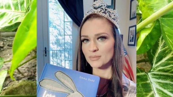 Natural Old Women Over 50 In Attractively Dressed And Mini Skirt | By FUM 43