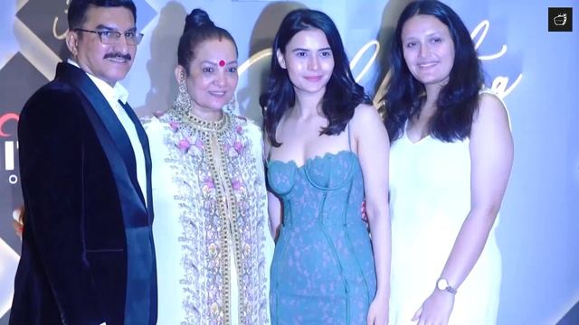 Mannara Chopra Flaunts Her Toned Legs In Mini Dress at Bharat & Dorris 35 Years Of Celebration смотреть онлайн