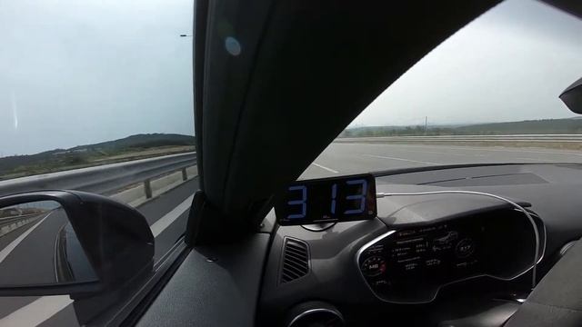 Audi TT going nuts. 338 km/h !!!! смотреть онлайн