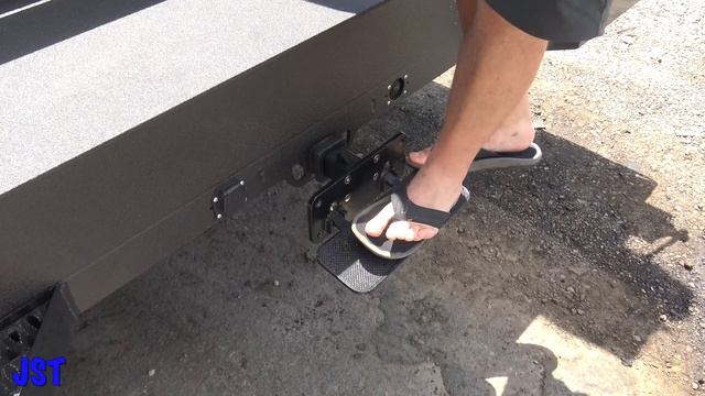 RHINO STROM HITCH STEP FOR YOU TRUCK смотреть онлайн