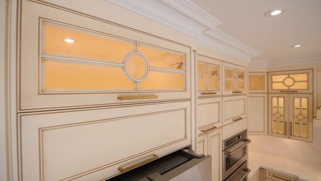 Custom Kitchen and Walk in Closet Project in Aurora смотреть онлайн