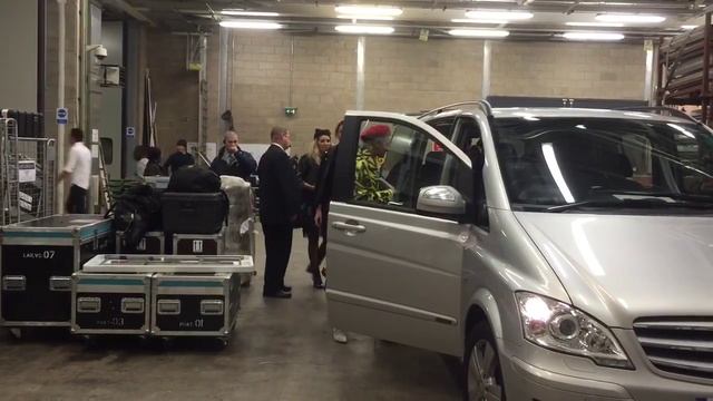 Exclusive: Rita Ora Waves To The Camera As She Leaves The Voice Set In Manchester смотреть онлайн