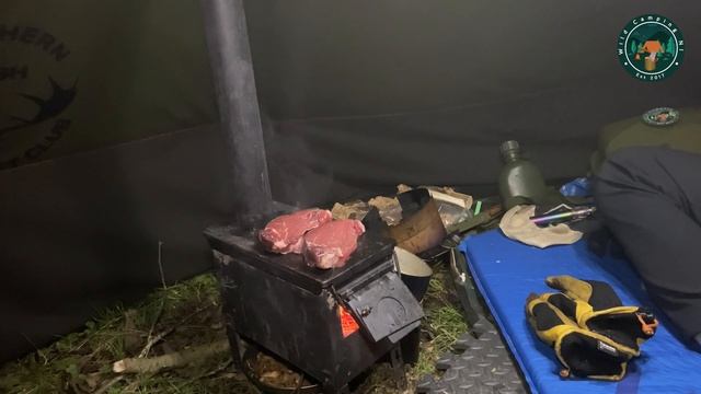 Winter hot tenting in a polish lavvu - Steak cooked on Ammo can stove смотреть онлайн
