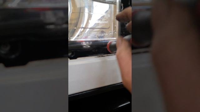 Changement ampoule feux de croisement mercedes Mp4 et Mp5. смотреть онлайн