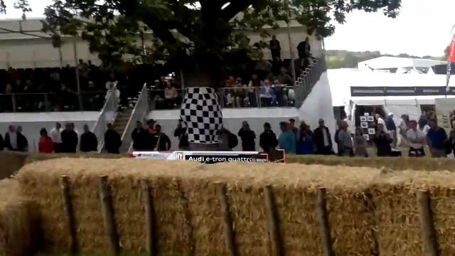 Audi R18 e-Tron Le Mans Racecar Goodwood Hillclimb start 2012 смотреть онлайн