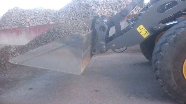 Volvo L60 Loading Scania Truck смотреть онлайн