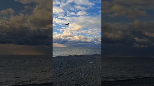 Самолёт над "Огоньком" в Адлере. смотреть онлайн