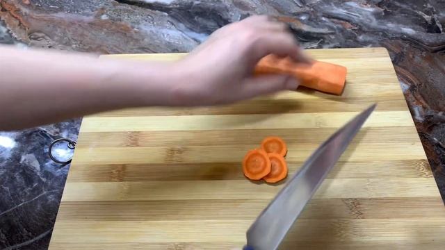 ￼ Невероятно вкусный салат из куриных сердечек .Очень лёгкий в приготовлении. смотреть онлайн
